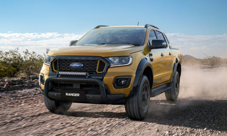 Ford Ranger bán gấp đôi các đối thủ cộng lại