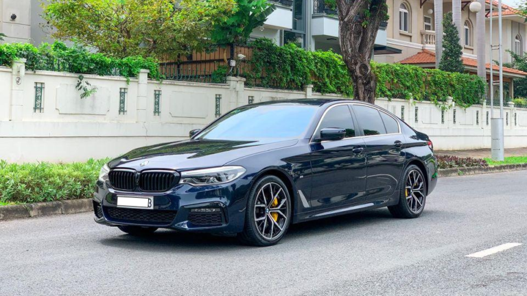 bmw-520i-di-3-nam-ban-lai-van-re-hon-mercedes-e180-moi-1