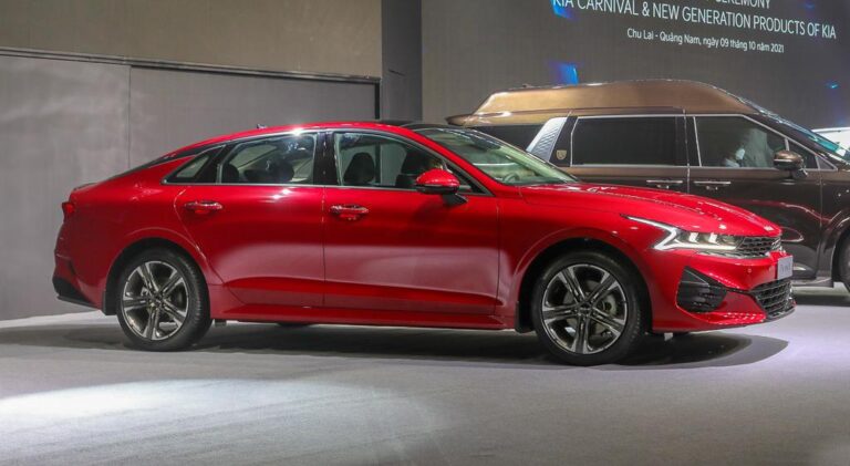 cac-mau-xe-sedan-hang-d-duoi-15-ti-dong-chay-dua-cai-tien-3