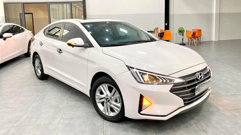 hyundai-elantra-chay-luot-gia-ngang-accent-co-xung-bo-tien-1
