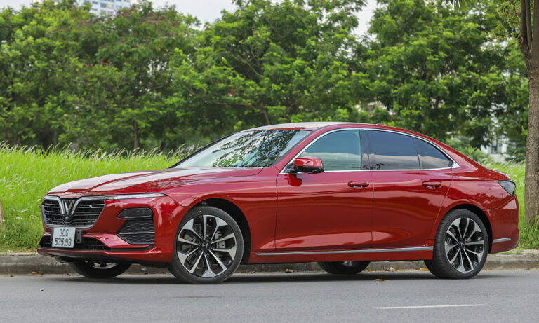 VinFast dừng sản xuất ôtô chạy xăng từ cuối 2022