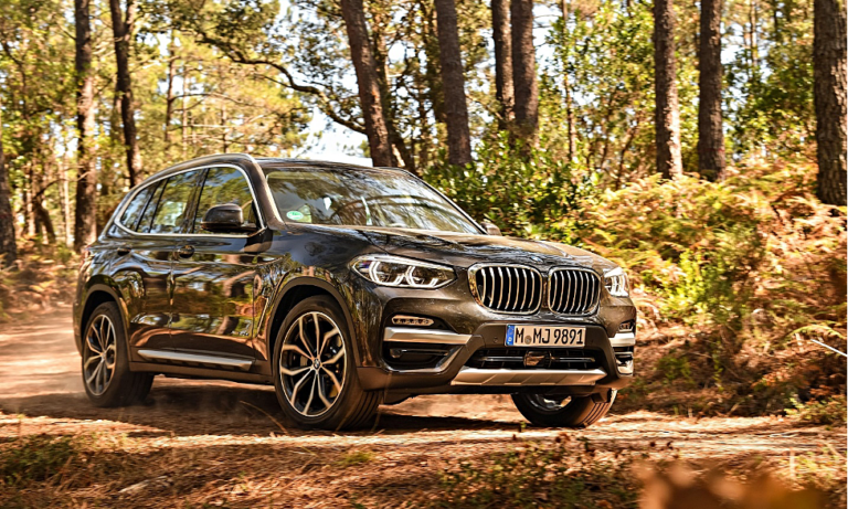Khách mua BMW X3 được giảm 50% phí trước bạ