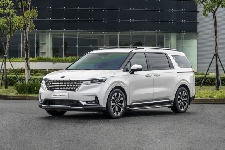 kia-carnival-lien-tuc-chay-hang-2