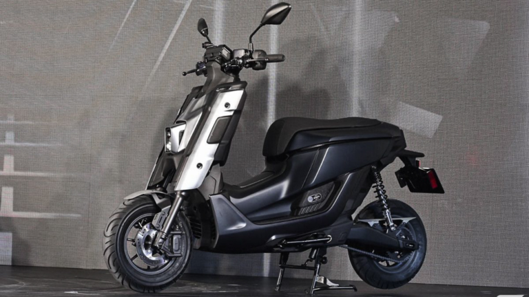 xe-may-dien-yamaha-emf-2022-la-mat-gia-3-700-usd-1