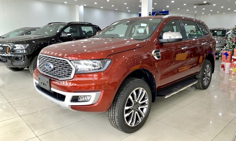Ford Everest 4x2 Titanium đổi động cơ, giữ nguyên giá