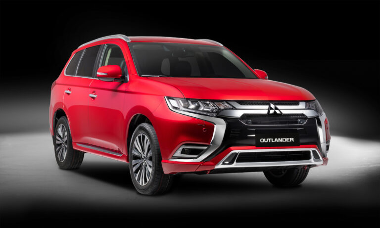 Mitsubishi Outlander 2022 giá từ 825 triệu đồng