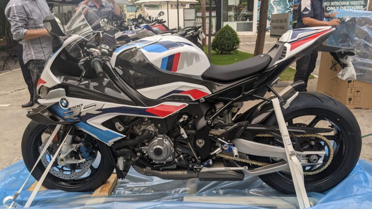 bmw-m-1000-rr-sieu-mo-to-tien-ti-dau-tien-ve-viet-nam-2