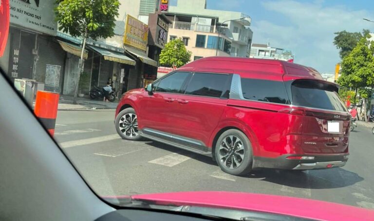 kia-carnival-2022-ky-hieu-royal-la-mat-tai-viet-nam-2
