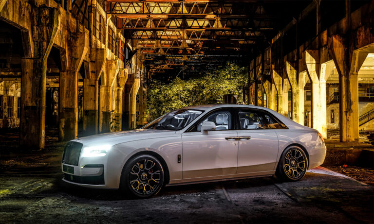 Rolls-Royce Ghost Black Badge 2022 giá từ 430.000 USD
