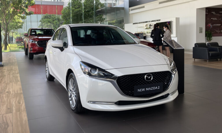 Loạt ôtô nhập khẩu giảm giá mạnh tháng 3
