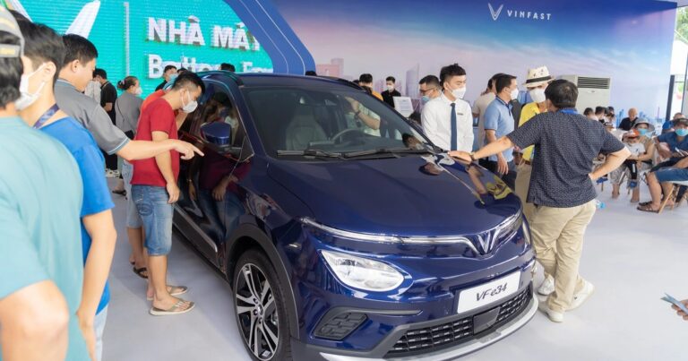 Trải nghiệm ô tô điện VinFast, lan tỏa lối sống xanh tại Vinhomes Grand Park