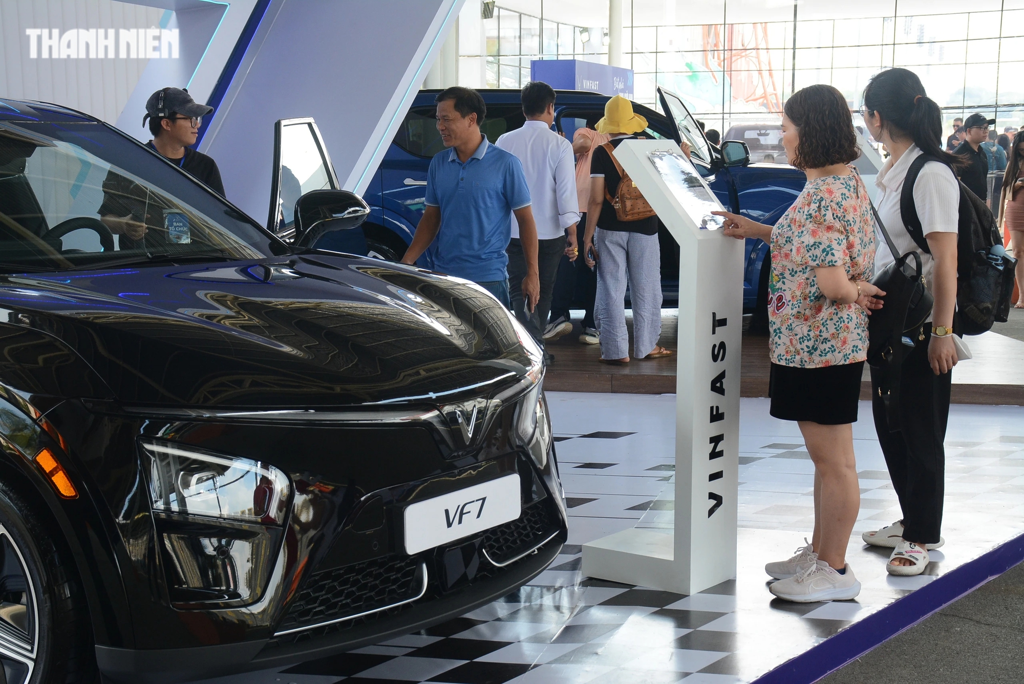 Thử sức dàn ô tô điện VinFast trên đường đua- Ảnh 1. Thử sức dàn ô tô điện VinFast trên đường đua- Ảnh 1.