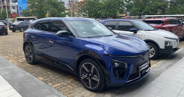 VinFast miễn phí sạc pin và gửi xe, sức ép lớn với xe điện Trung Quốc