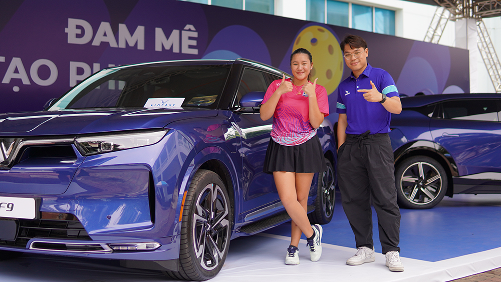 Xe VINFAST đẹp hút hồn cổ động viên tại giải Pickleball Thanh Niên- Ảnh 1. Xe VINFAST đẹp hút hồn cổ động viên tại giải Pickleball Thanh Niên- Ảnh 1.