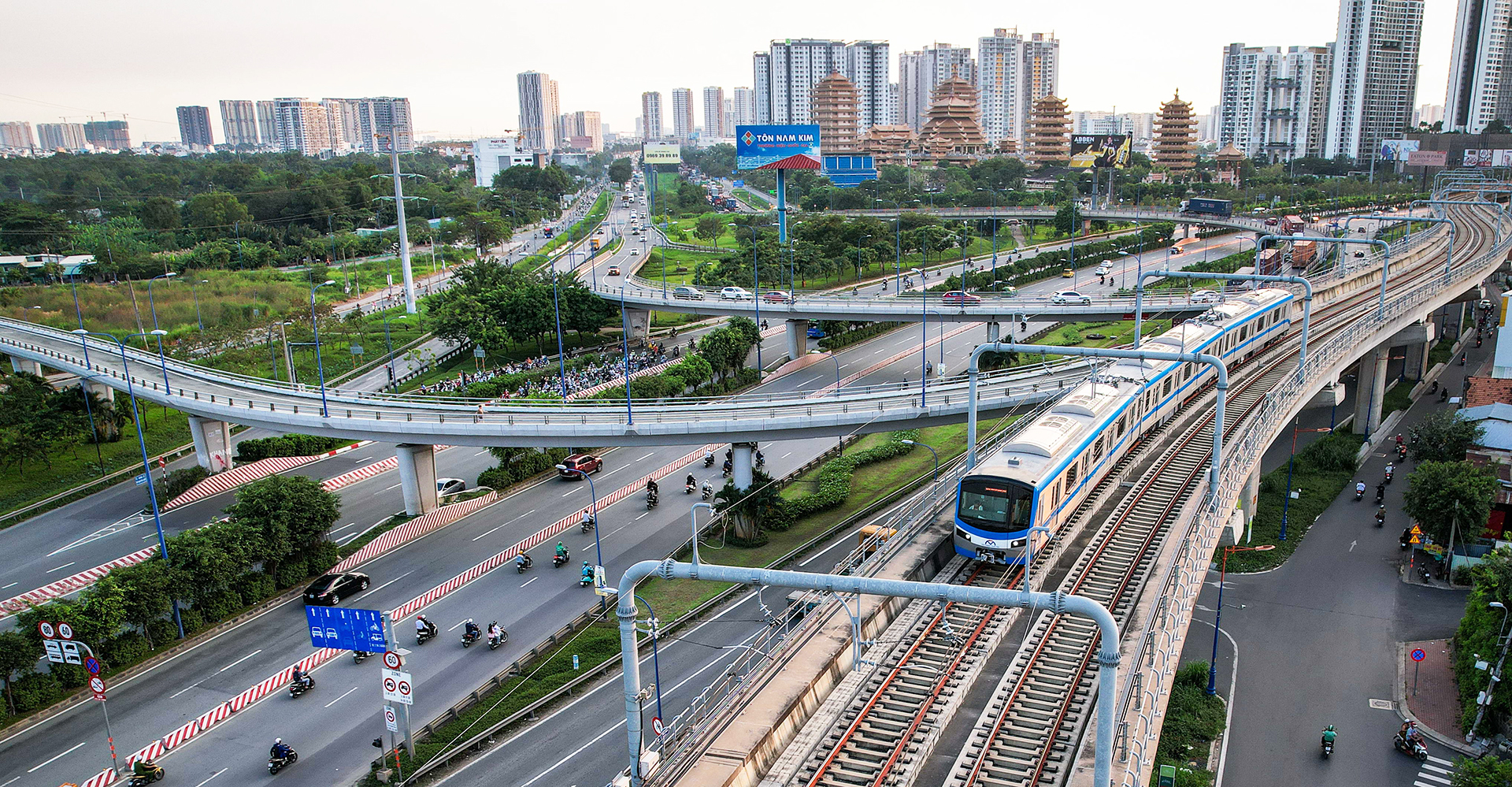 10 dấu ấn nổi bật, đưa kinh tế Việt Nam vào kỷ nguyên mới- Ảnh 12. 10 dấu ấn nổi bật, đưa kinh tế Việt Nam vào kỷ nguyên mới- Ảnh 12.