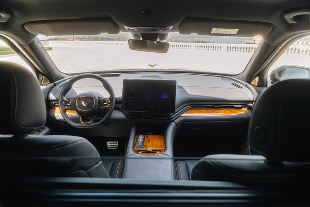 4 điểm đặc biệt của Lạc Hồng 900 LX không xuất hiện trên VinFast VF 9 - Ảnh 4. 4 điểm đặc biệt của Lạc Hồng 900 LX không xuất hiện trên VinFast VF 9 - Ảnh 4.