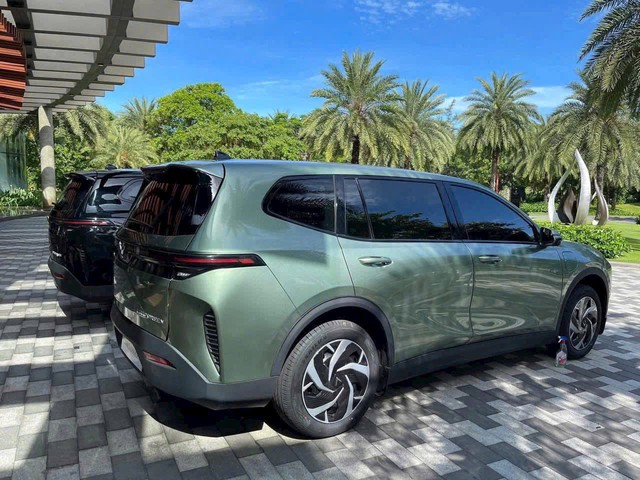 Xe điện 7 chỗ của VinFast lộ ảnh nội thất, ít nút bấm vật lý- Ảnh 5. Xe điện 7 chỗ của VinFast lộ ảnh nội thất, ít nút bấm vật lý- Ảnh 5.