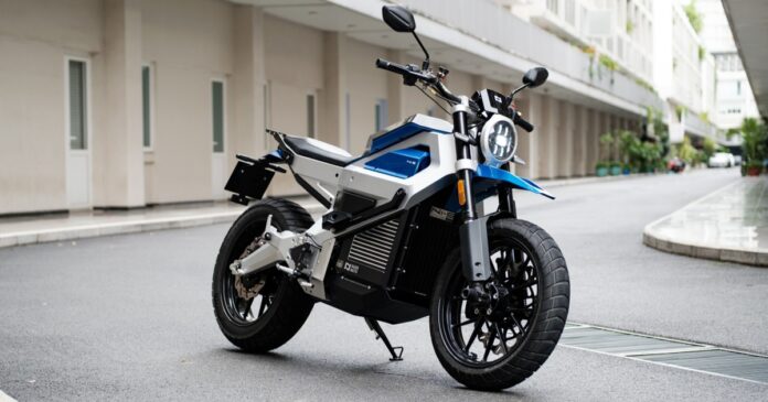 Mô tô điện Việt có khả năng sạc đầy pin trong 60 phút, giá gần 200 triệu