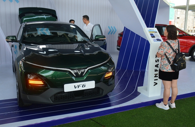 Vượt VF 3, VinFast VF 5 trở thành xe điện bán chạy nhất tháng 8 - Ảnh 1.