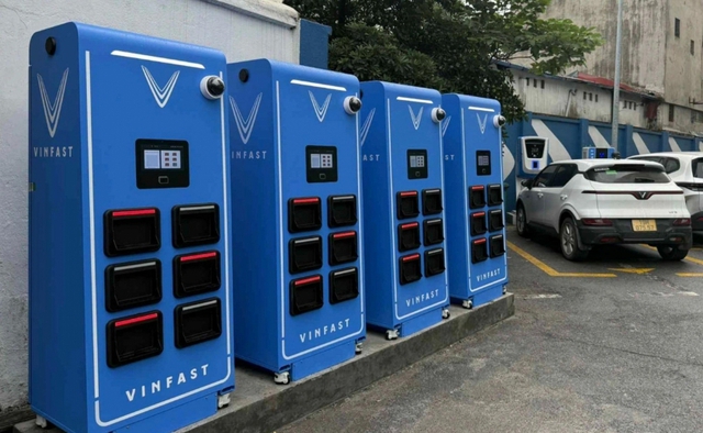 VinFast ‘ồ ạt’ lắp trạm đổi pin xe máy điện tại Việt Nam - Ảnh 1.